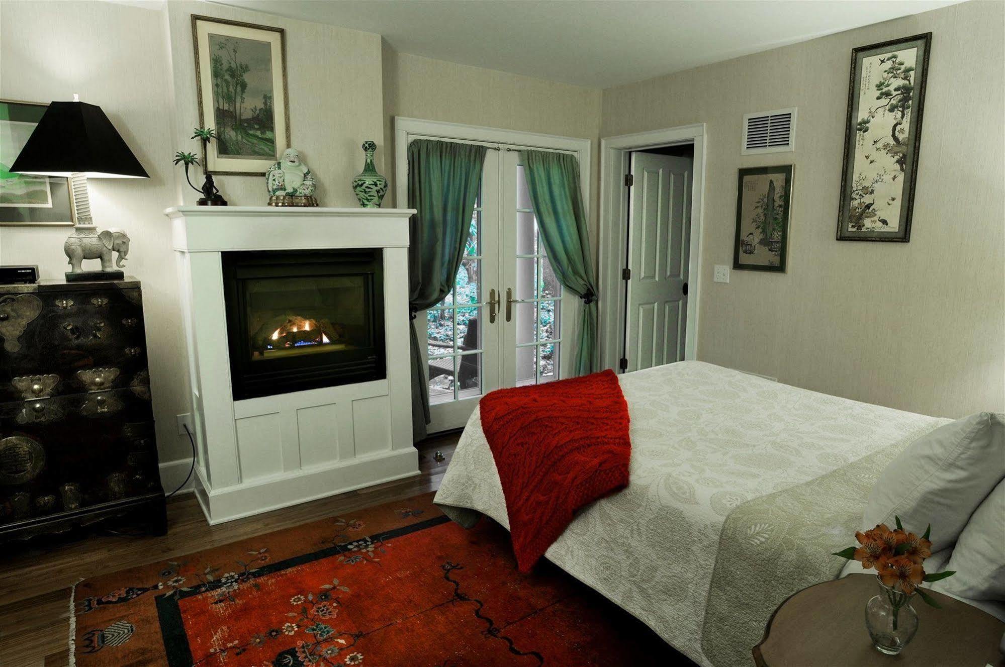 Buttermilk Falls Inn & Spa Milton Экстерьер фото