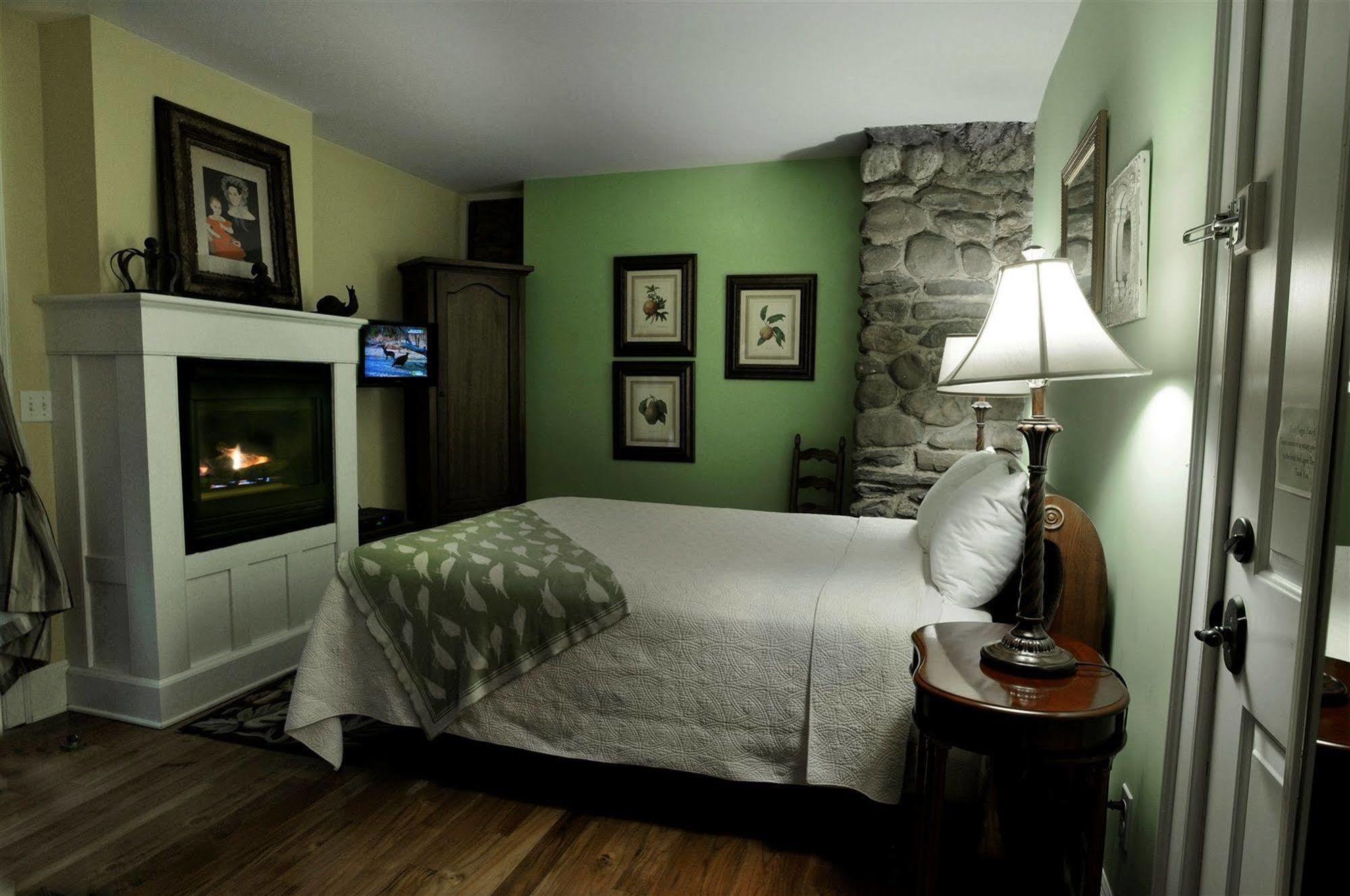 Buttermilk Falls Inn & Spa Milton Экстерьер фото
